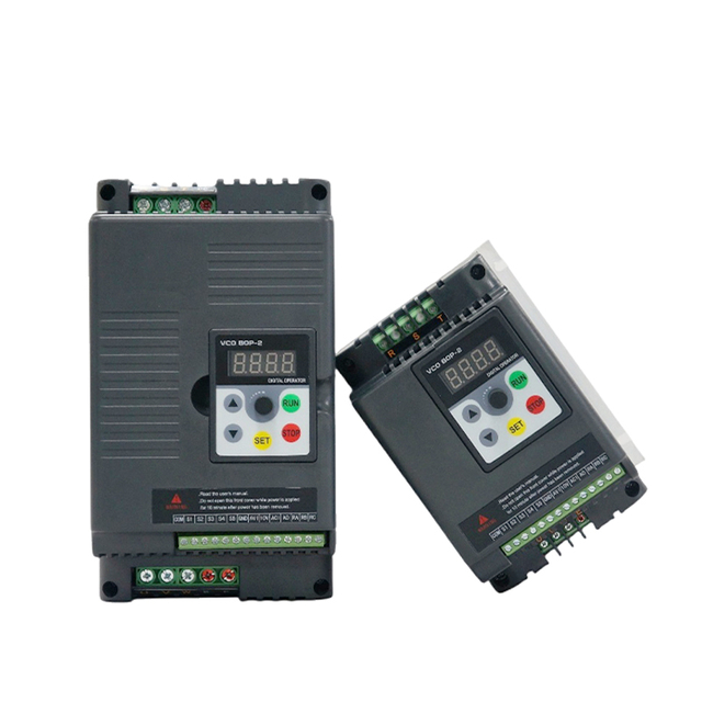 محرك التردد المتغير VFD عاكس ومحول الإدخال المرحلة الفردية 220V لإخراج 3 مراحل 380V 3KW 4KW