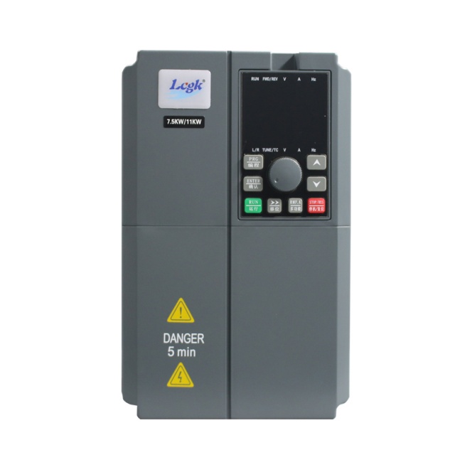 محرك التردد المتغير VFD عاكس ومحول الإدخال المرحلة الفردية 220V لإخراج 3 مراحل 380V 3KW 4KW